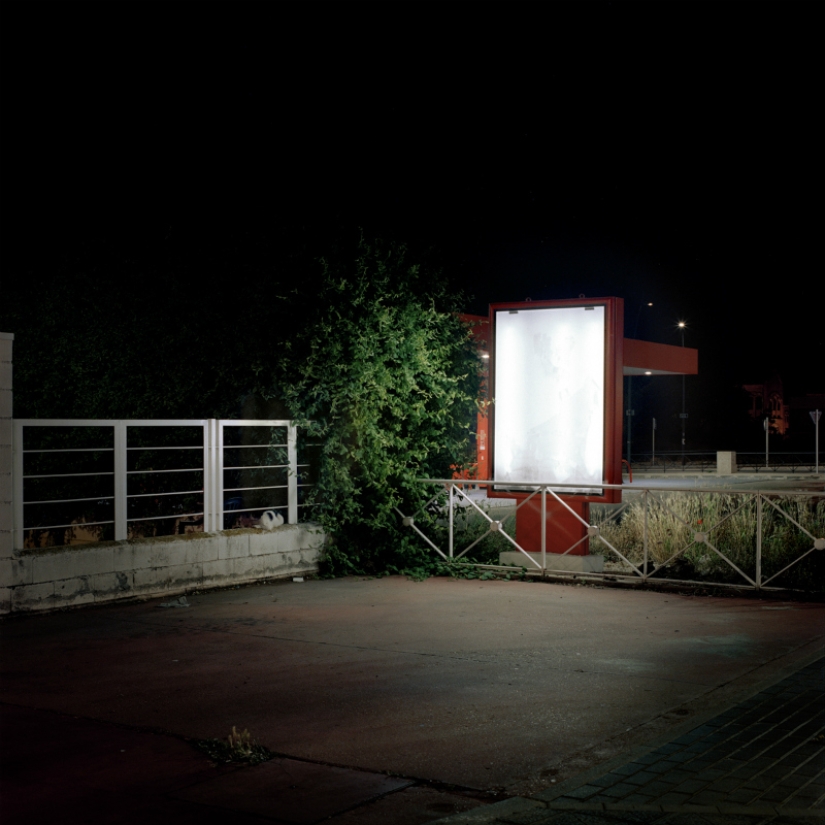 "There is no adblock on you!": the artist imagined what life would look like without advertising