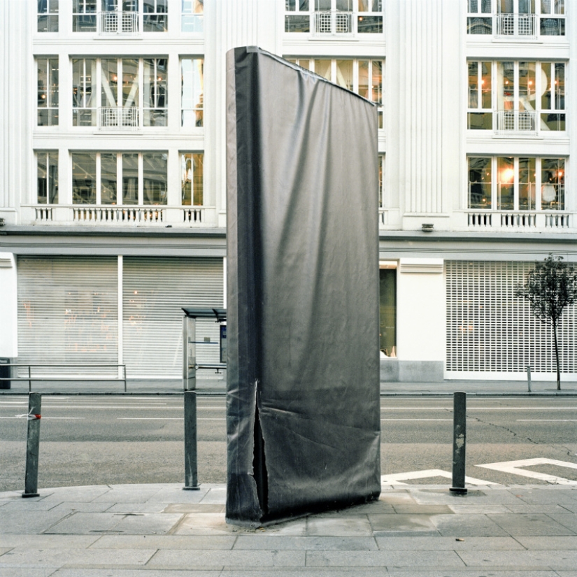 "There is no adblock on you!": the artist imagined what life would look like without advertising