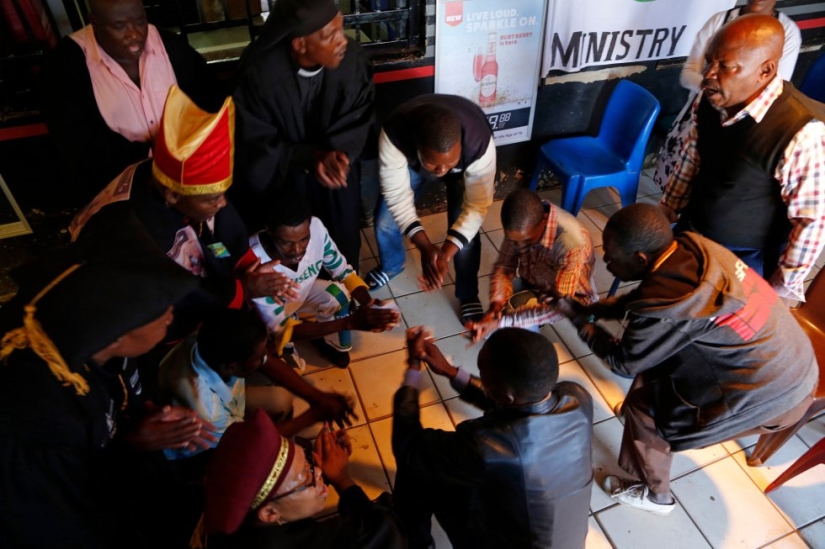 "There is nothing wrong with alcohol!": how services are held in a church for drunkards "There is nothing wrong with alcohol!": how services are held in a church for drunkards