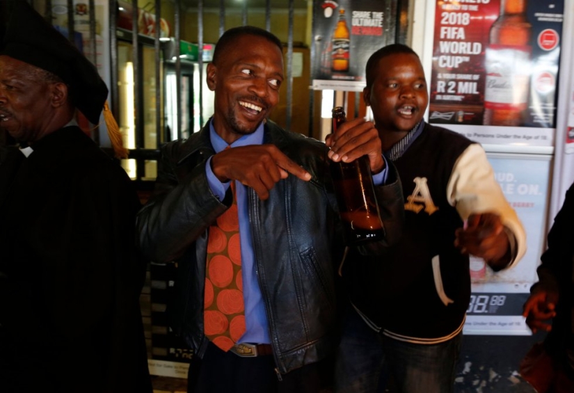 "There is nothing wrong with alcohol!": how services are held in a church for drunkards "There is nothing wrong with alcohol!": how services are held in a church for drunkards