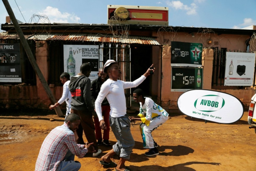 "There is nothing wrong with alcohol!": how services are held in a church for drunkards "There is nothing wrong with alcohol!": how services are held in a church for drunkards