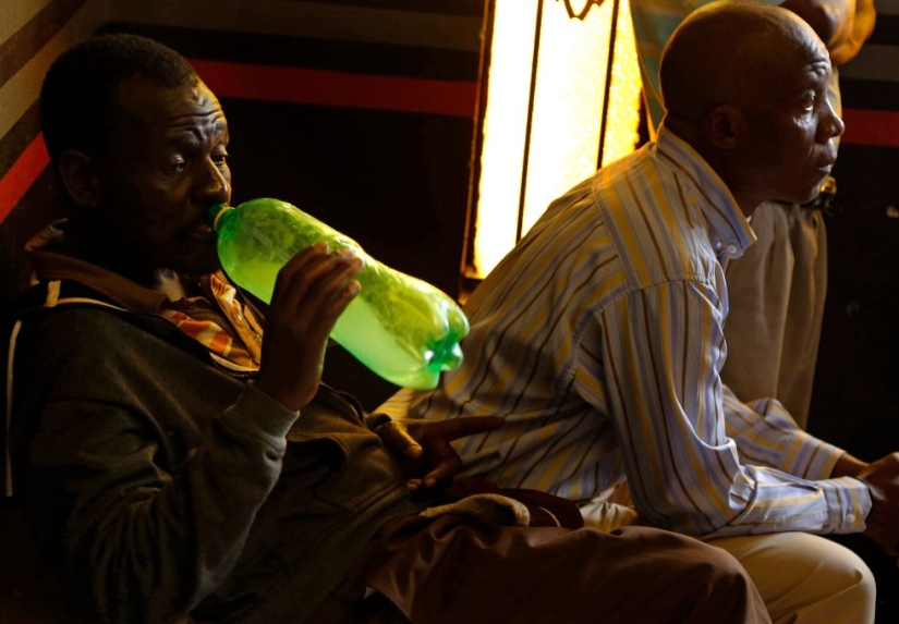 "There is nothing wrong with alcohol!": how services are held in a church for drunkards "There is nothing wrong with alcohol!": how services are held in a church for drunkards