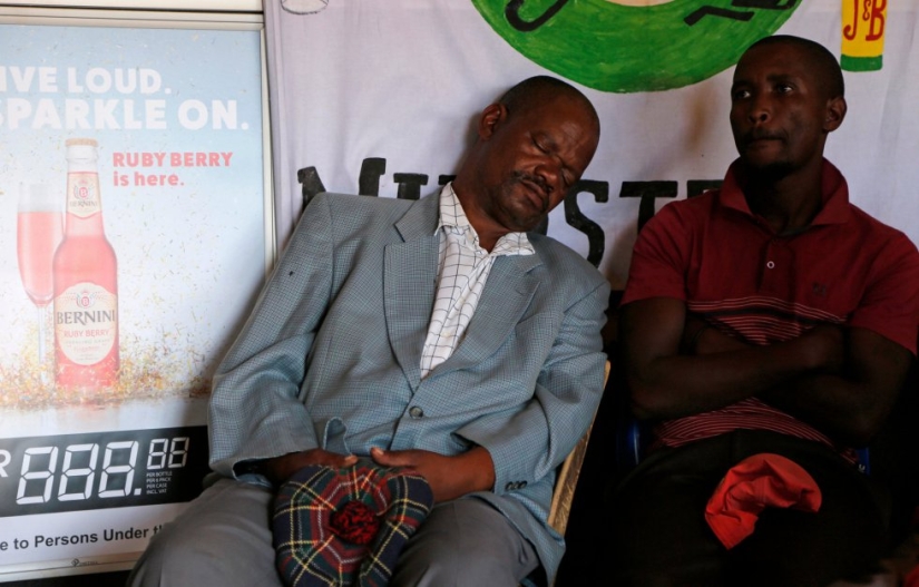 "There is nothing wrong with alcohol!": how services are held in a church for drunkards "There is nothing wrong with alcohol!": how services are held in a church for drunkards
