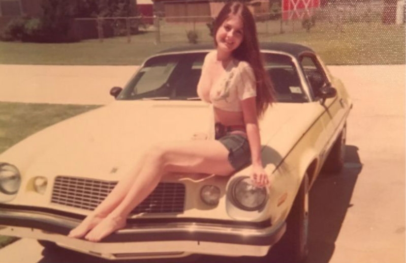 "There were people in our time": retrophotographs of parents who are cooler than their children