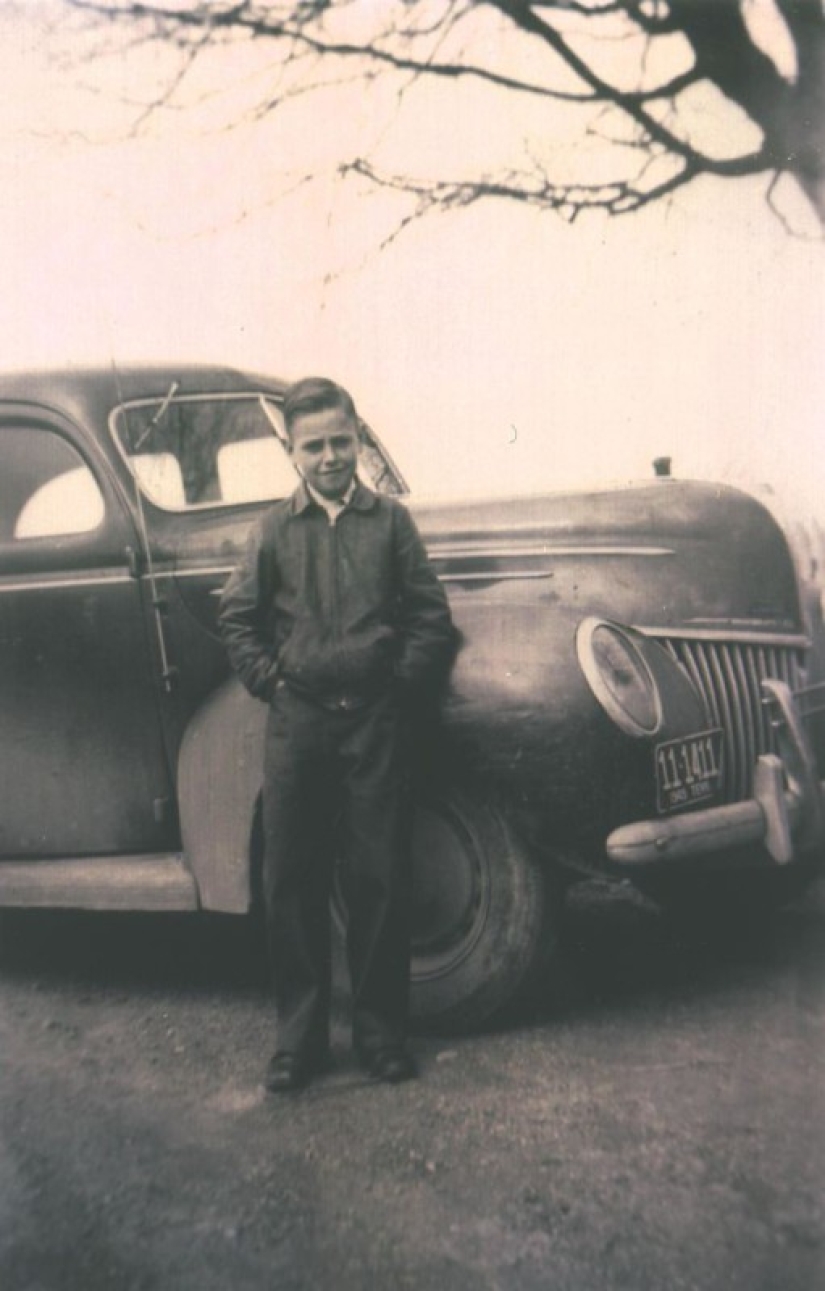 "There were people in our time": retrophotographs of parents who are cooler than their children