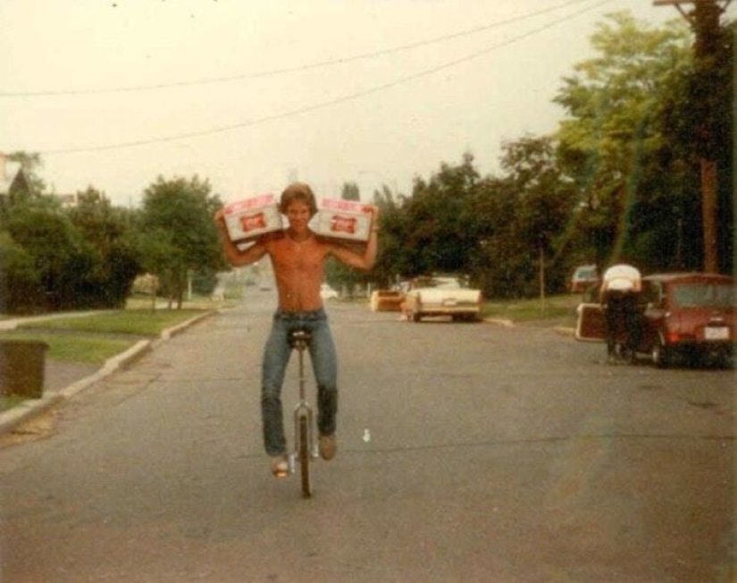"There were people in our time": retrophotographs of parents who are cooler than their children