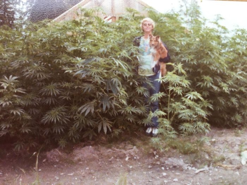 "There were people in our time": retrophotographs of parents who are cooler than their children