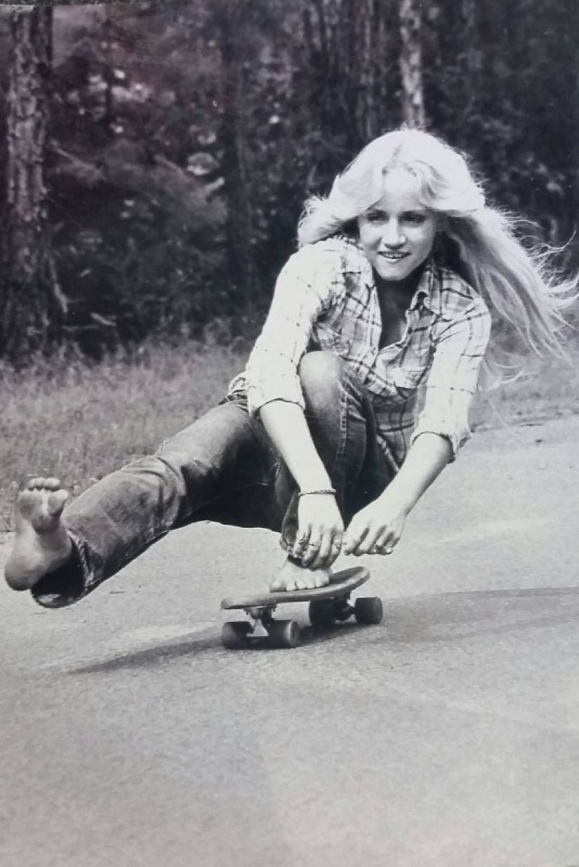 "There were people in our time": retrophotographs of parents who are cooler than their children