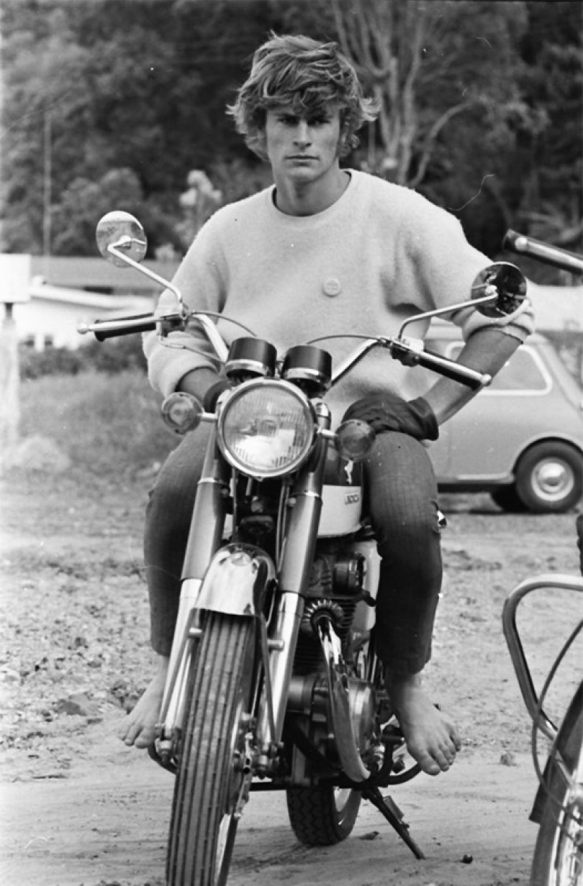 "There were people in our time": retrophotographs of parents who are cooler than their children