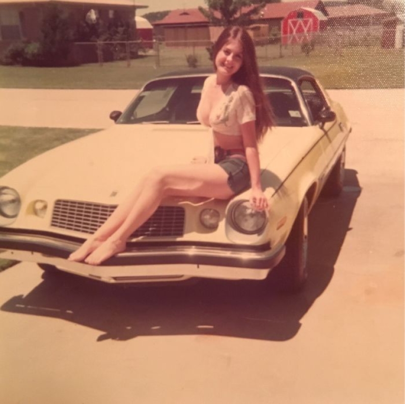 "There were people in our time": retrophotographs of parents who are cooler than their children