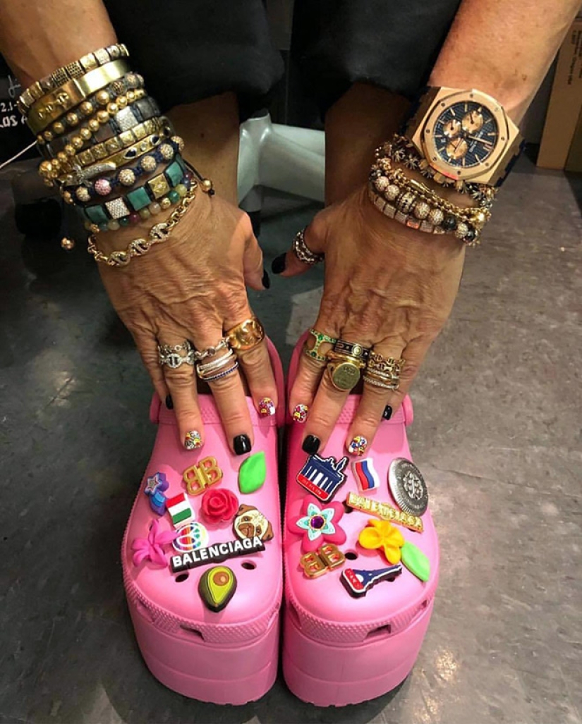 These designer crocs on the platform are disassembled for $ 850!