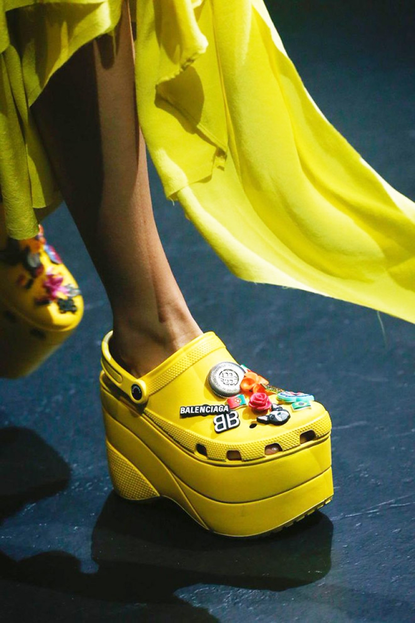 These designer crocs on the platform are disassembled for $ 850!