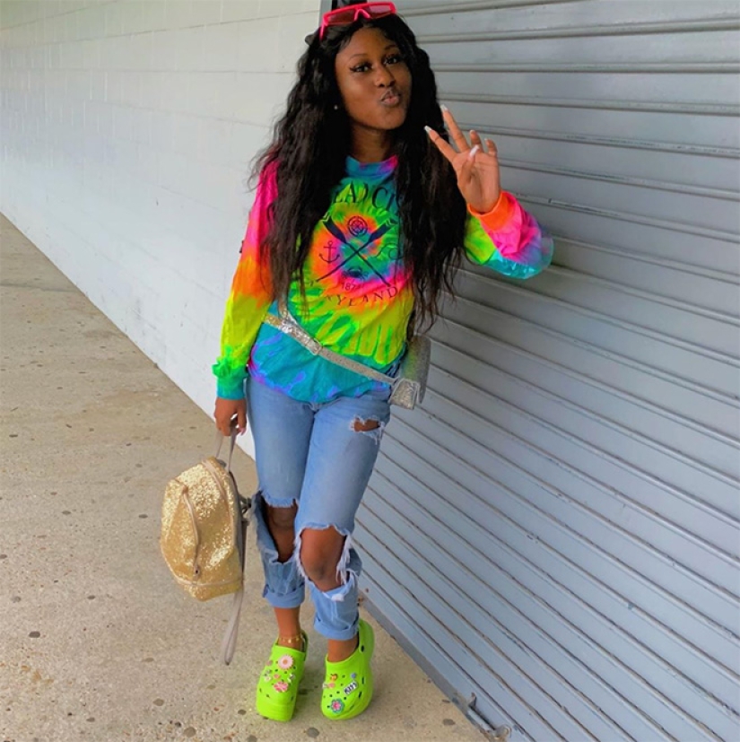 These designer crocs on the platform are disassembled for $ 850!