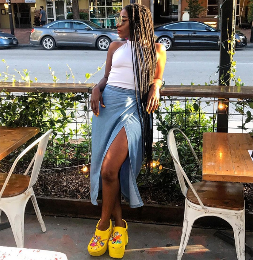 These designer crocs on the platform are disassembled for $ 850!