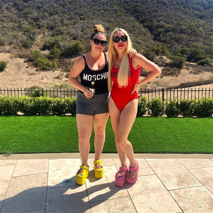 These designer crocs on the platform are disassembled for $ 850!