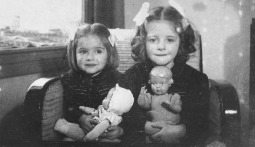 They didn't have time to play enough dolls They didn't have time to play enough dolls