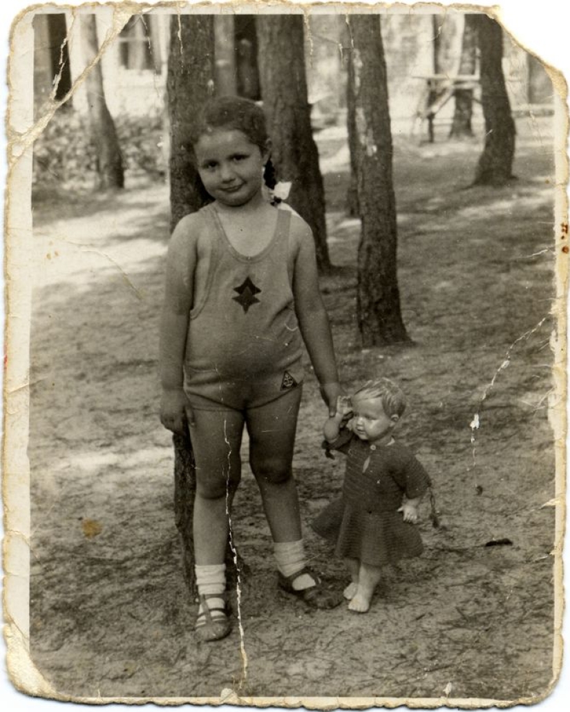 They didn't have time to play enough dolls They didn't have time to play enough dolls