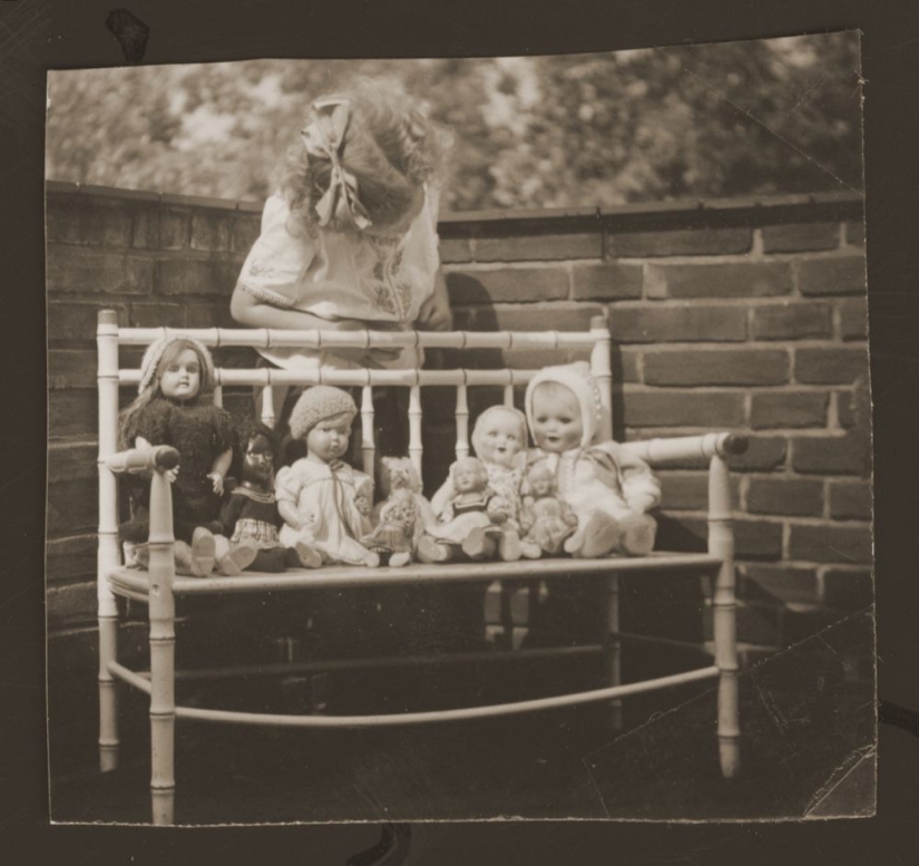 They didn't have time to play enough dolls They didn't have time to play enough dolls