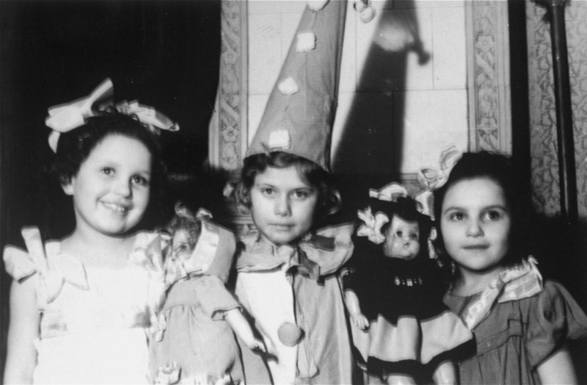 They didn't have time to play enough dolls They didn't have time to play enough dolls