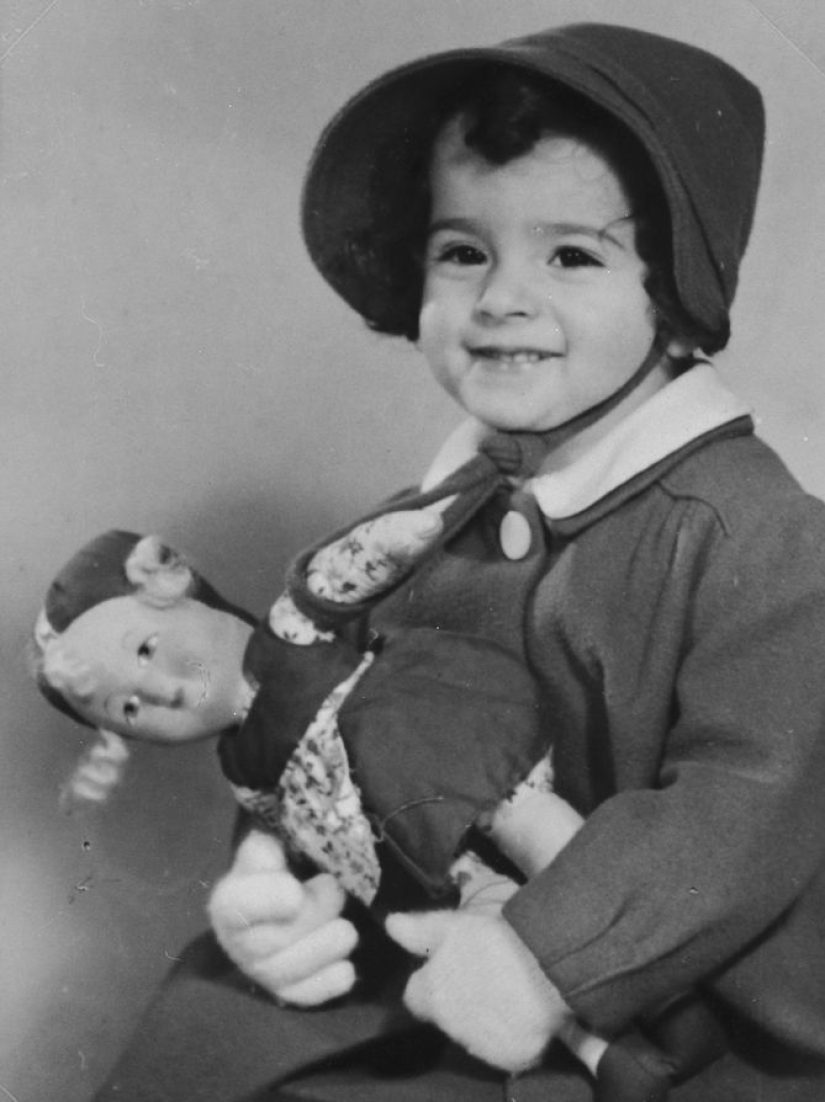 They didn't have time to play enough dolls They didn't have time to play enough dolls