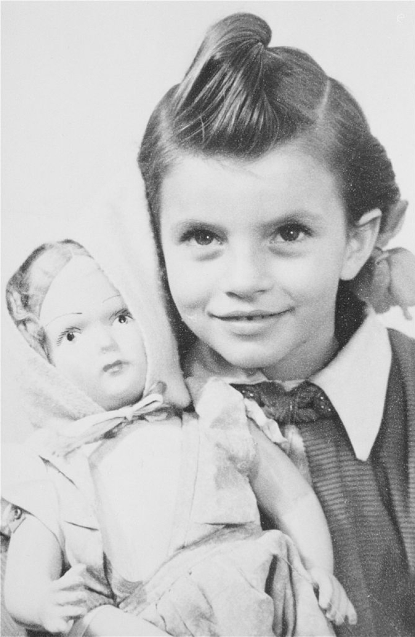 They didn't have time to play enough dolls They didn't have time to play enough dolls