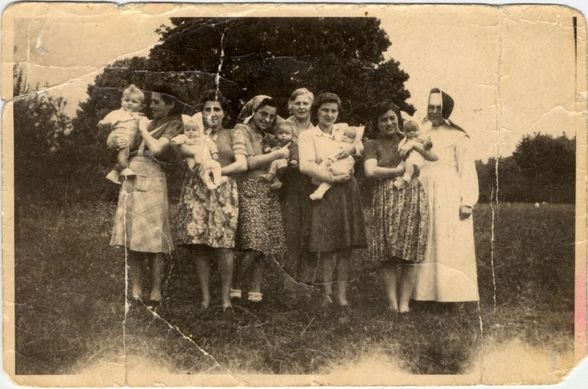 They didn't have time to play enough dolls They didn't have time to play enough dolls