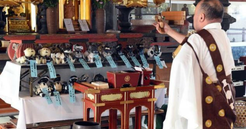 They have a soul: memorial services for robot dogs are held in Japanese temples
