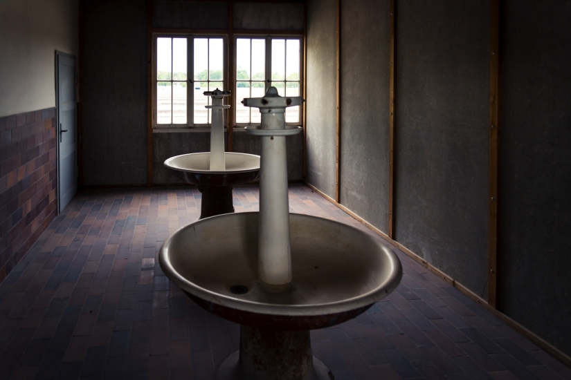 "Think how we died": a horror story in the Dachau concentration camp