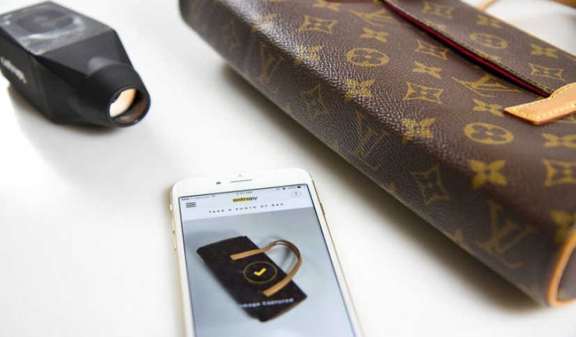 This gadget will show you where you bought the bag, in GUM or at the "Gardener"