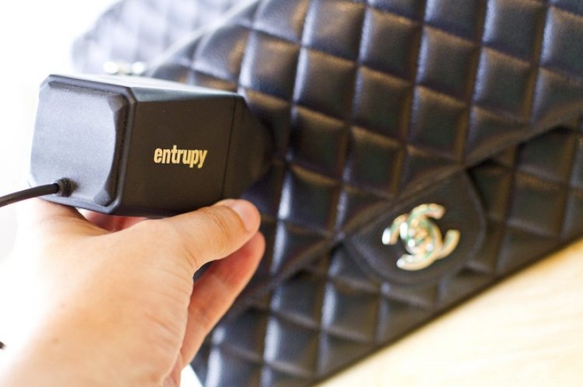 This gadget will show you where you bought the bag, in GUM or at the "Gardener"