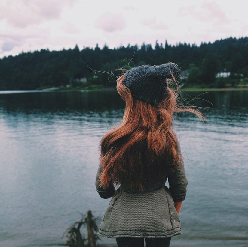 This hipster Barbie ingeniously parodies photos of modern youth