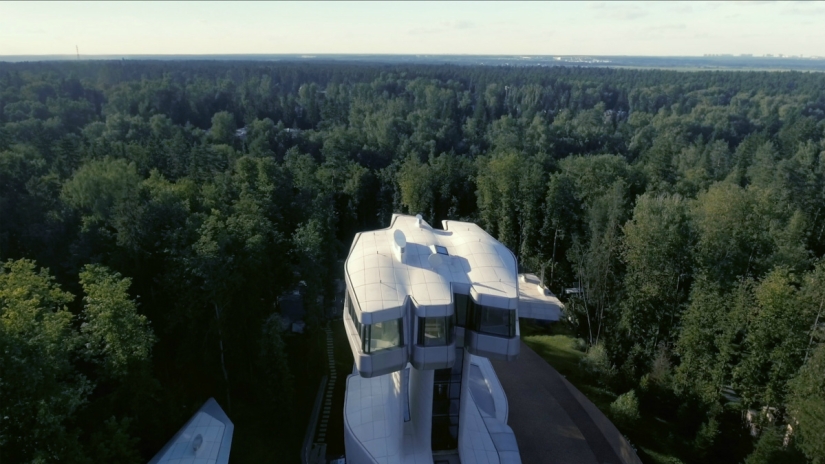 "This is a different level of enjoyment of life": the world's only residential building designed by Zaha Hadid near Moscow "This is a different level of enjoyment of life": the world's only residential building designed by Zaha Hadid near Moscow