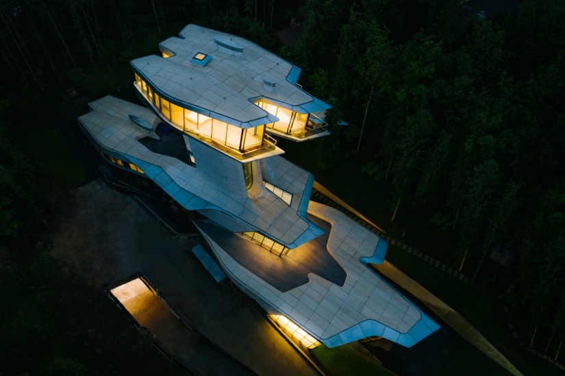"This is a different level of enjoyment of life": the world's only residential building designed by Zaha Hadid near Moscow "This is a different level of enjoyment of life": the world's only residential building designed by Zaha Hadid near Moscow