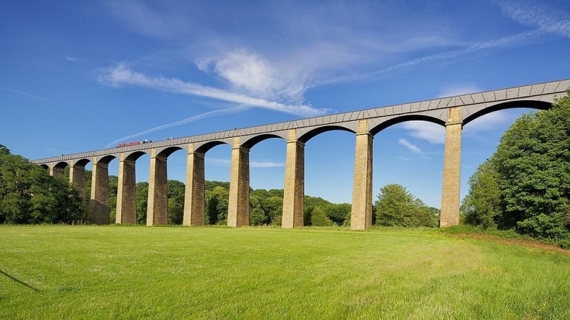 Three of the most impressive water bridges in the world