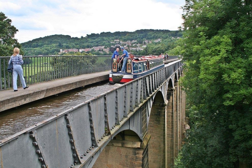 Three of the most impressive water bridges in the world