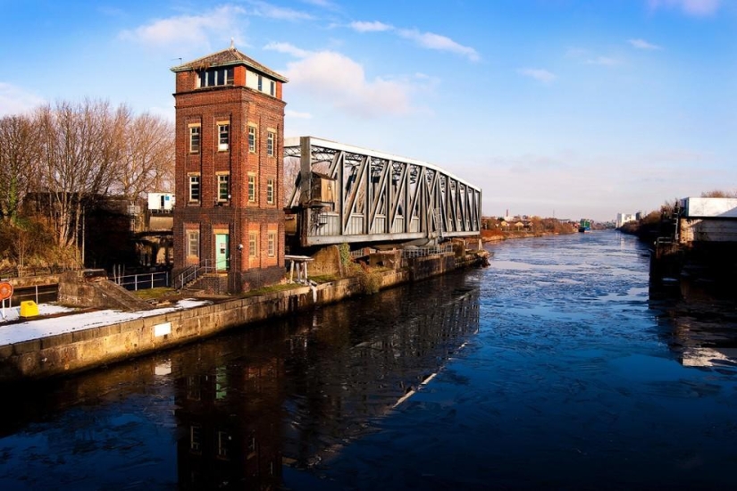 Three of the most impressive water bridges in the world