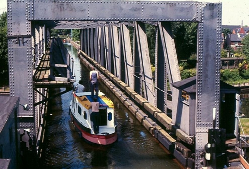 Three of the most impressive water bridges in the world