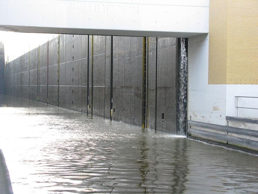 Three of the most impressive water bridges in the world