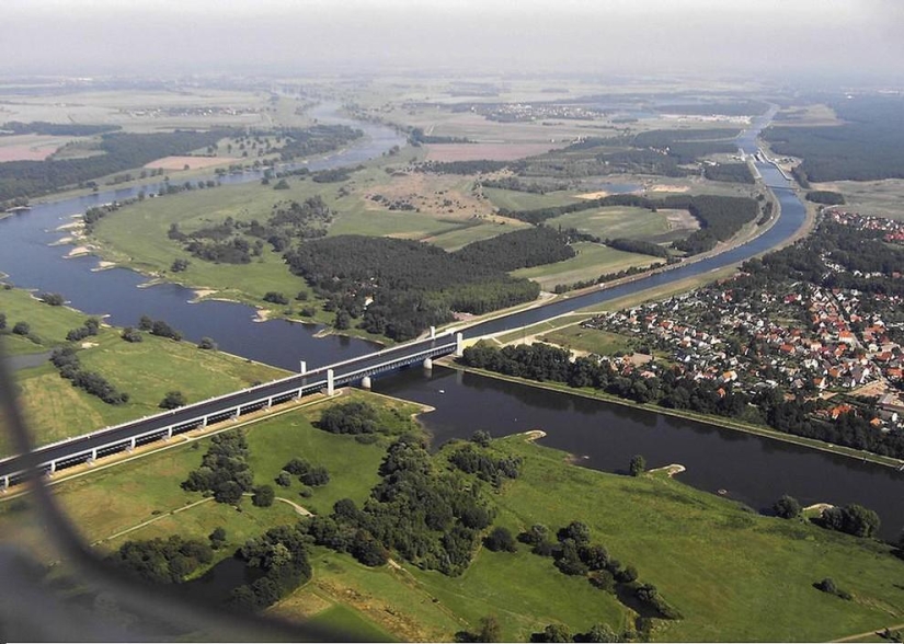 Three of the most impressive water bridges in the world