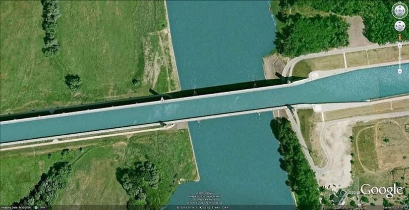 Three of the most impressive water bridges in the world