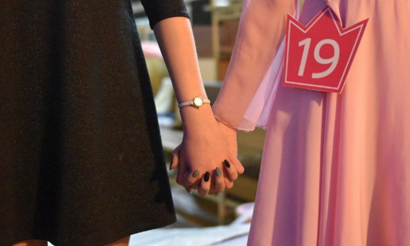 Through thorns to the stars: what girls go to for the sake of winning a beauty contest Through thorns to the stars: what girls go to for the sake of winning a beauty contest