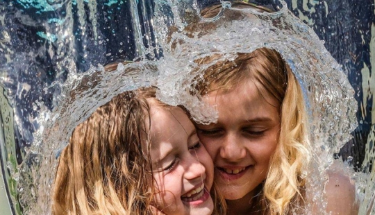 Timely captured frames: 16 photos Timely captured frames: 16 photos