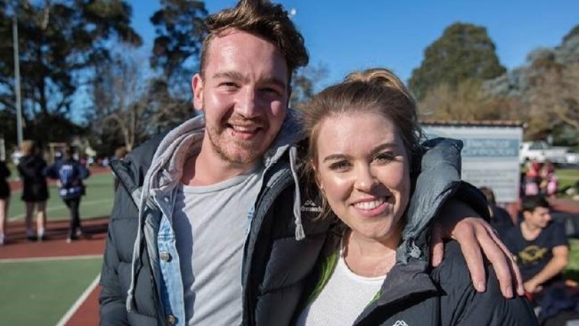 To propose to the girl, the Australian reproduced her favorite childhood place in virtual reality