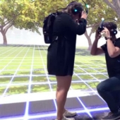To propose to the girl, the Australian reproduced her favorite childhood place in virtual reality