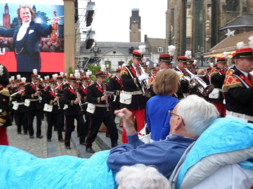 To reach the heavens in Dutch: how the last wishes of terminally ill people are fulfilled To reach the heavens in Dutch: how the last wishes of terminally ill people are fulfilled