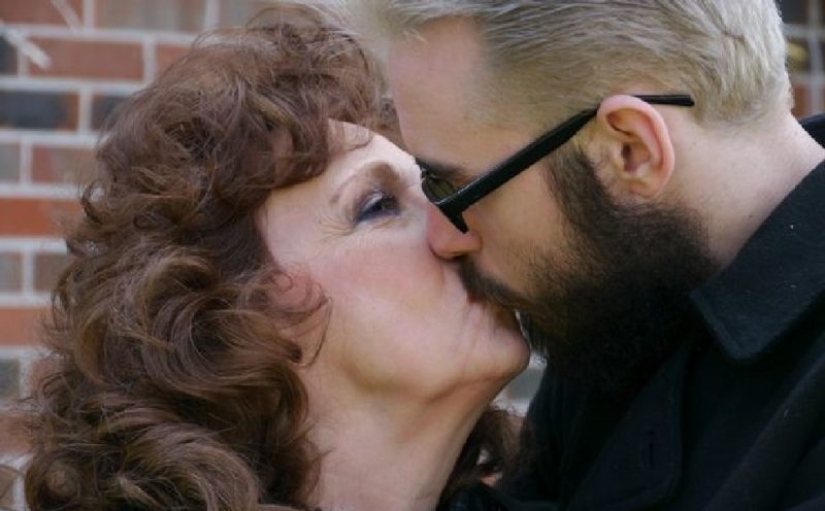 Todas las edades son sumisas al amor: chico de 19 años y su esposa de 72 años