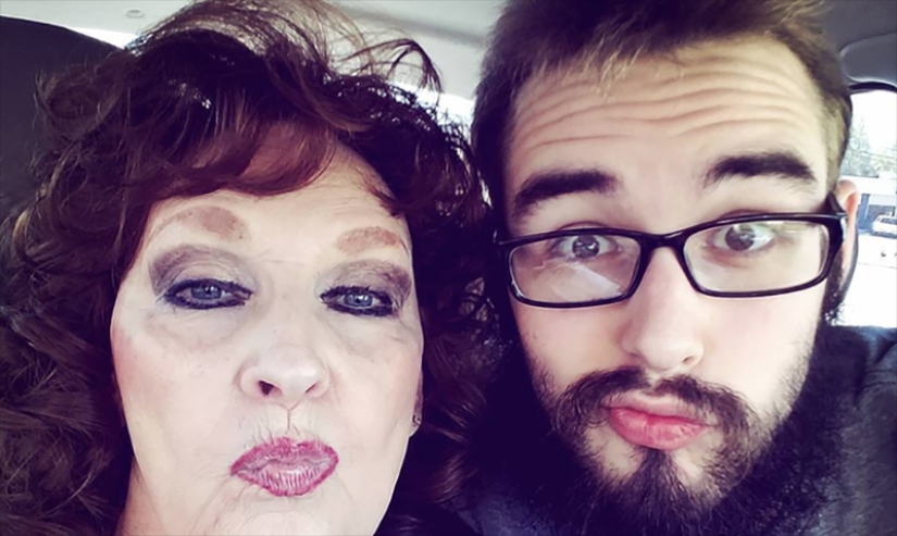 Todas las edades son sumisas al amor: chico de 19 años y su esposa de 72 años