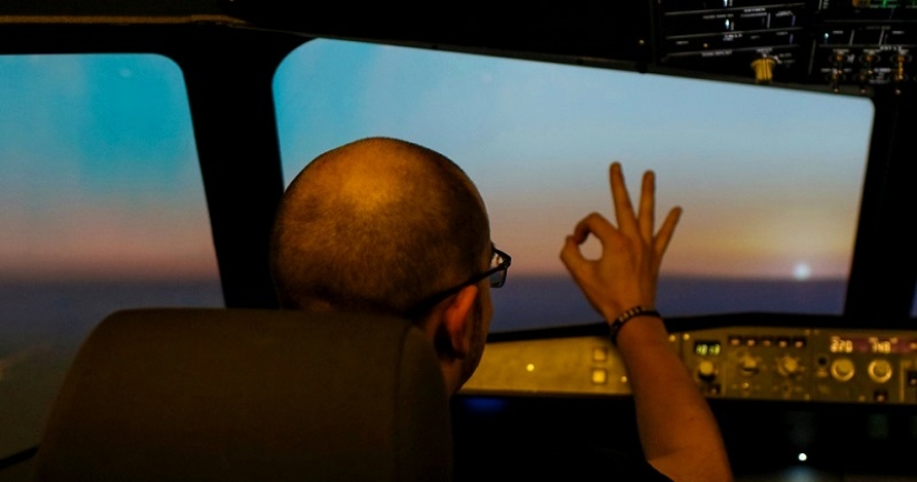 Todo está bien, estamos cayendo: a la gente común se le da el control de un avión de pasajeros