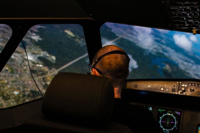 Todo está bien, estamos cayendo: a la gente común se le da el control de un avión de pasajeros