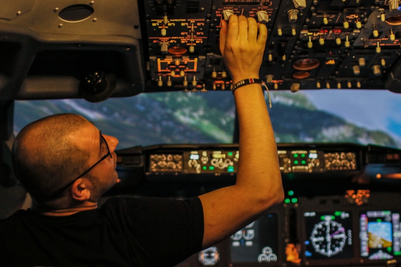Todo está bien, estamos cayendo: a la gente común se le da el control de un avión de pasajeros